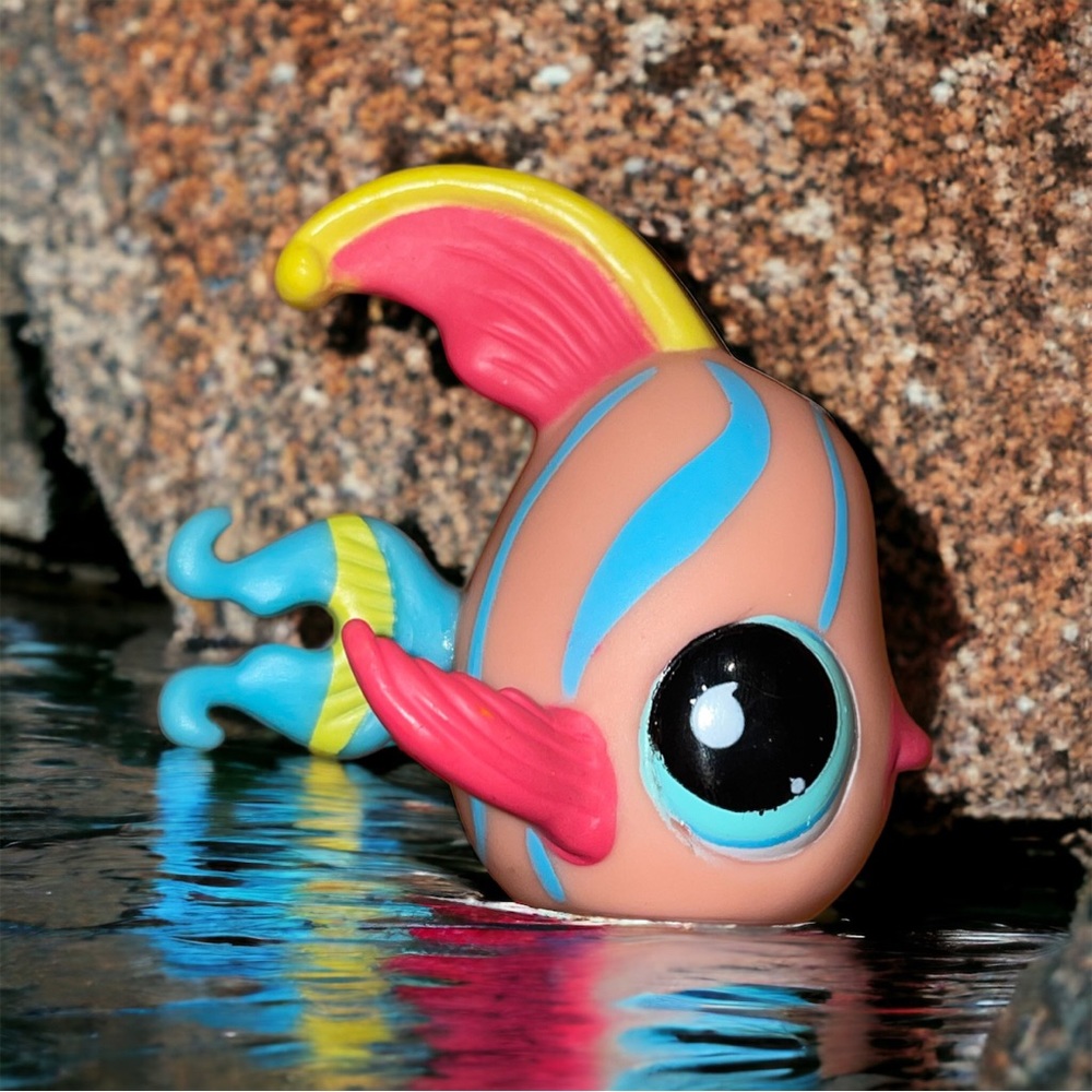 littlest pet shop # 884 pink blue & yellow angelfish angel fish with blue eyes